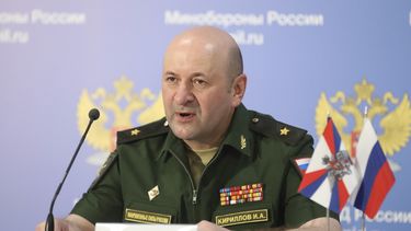En esta imagen de archivo, el mayor general Igor Kirillov, jefe de las Fuerzas de Defensa Nuclear, Biológica y Química de Rusia, durante una conferencia de prensa en el parque Patriótico de Kubinka, a las afueras de Moscú, Rusia, el 22 de junio de 2018. (AP Foto, archivo)