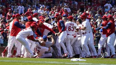 Cardenales riñen con Mets y los vencen; expulsión a Arenado