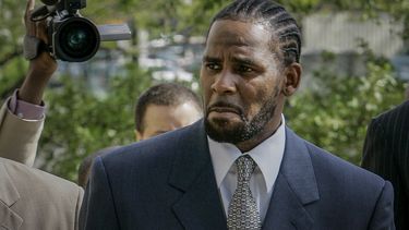 R. Kelly es declarado culpable de tráfico sexual