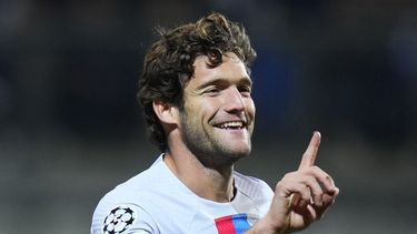 Barcelona extiende contrato de Marcos Alonso