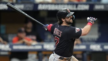 Hedges rompe empate en triunfo de Guardianes sobre Rays