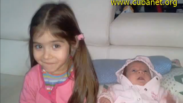 Isabel , la hermana mayor, viajó a Italia con Leandro Sorrentino, su padre, mientras Aylin de la Caridad se quedó en Cuba con la madre.