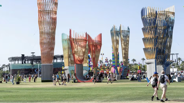 a pesar de un pequeno temblor en california, coachella brillo con musica y vibrantes colores