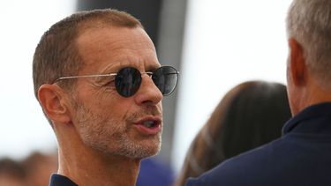 El presidente de la UEFA Aleksander Ceferin durante un evento con escolares tras una reunión del comité ejecutivo de la UEFA en Salónica, Grecia, el martes 15 de septiembre de 2026. (AP Foto/Giannis Papanikos)