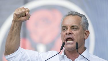 Vladimir Plahotniuc habla en un evento en Chisinau, Moldavia, el 9 de junio del 2019. (AP foto/Roveliu Bug)