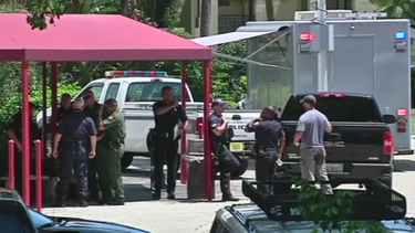 llegada ilegal de un grupo de inmigrantes a la costa de ft. lauderdale desencadena una intensa persecucion
