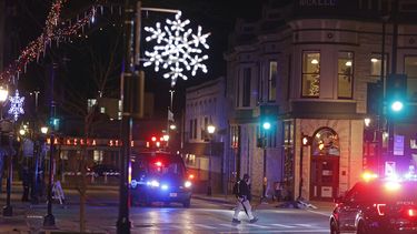 camioneta embiste desfile en wisconsin; hay varios heridos