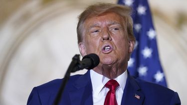 El expresidente Donald Trump en su mansión Mar-a-Lago en Palm Beach, Florida, el 4 de abril de 2023. (Foto AP /Evan Vucci)