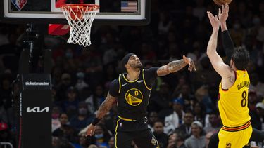 Hawks se imponen a Warriors gracias a Young y Gallinari