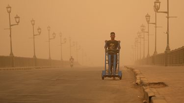 Tormenta de arena cubre partes del Medio Oriente