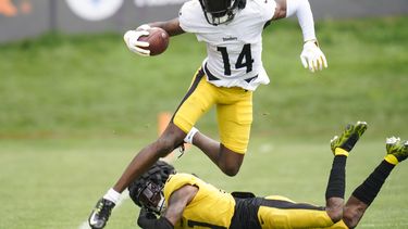 Pickens deslumbra a los Steelers en la pretemporada