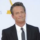 ARCHIVO - El actor Matthew Perry llega a los 64º Premios Primetime Emmy en Los Ángeles el 23 de septiembre de 2012. (Foto Jordan Strauss/Invision/AP, archivo)