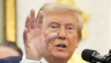 El presidente de EEUU, Donald Trump, habla durante un evento en el Despacho Oval de la Casa Blanca, en Washington, el martes 2 de septiembre de 2025. (AP Foto/Mark Schiefelbein)