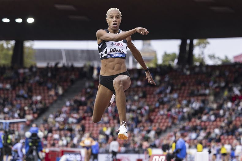 La venezolana Yulimar Rojas compite en el salto triple de la Liga Diamante, el jueves 31 de agosto de 2023, en Zúrich, Suiza (Philipp Schmidli/Keystone via AP)