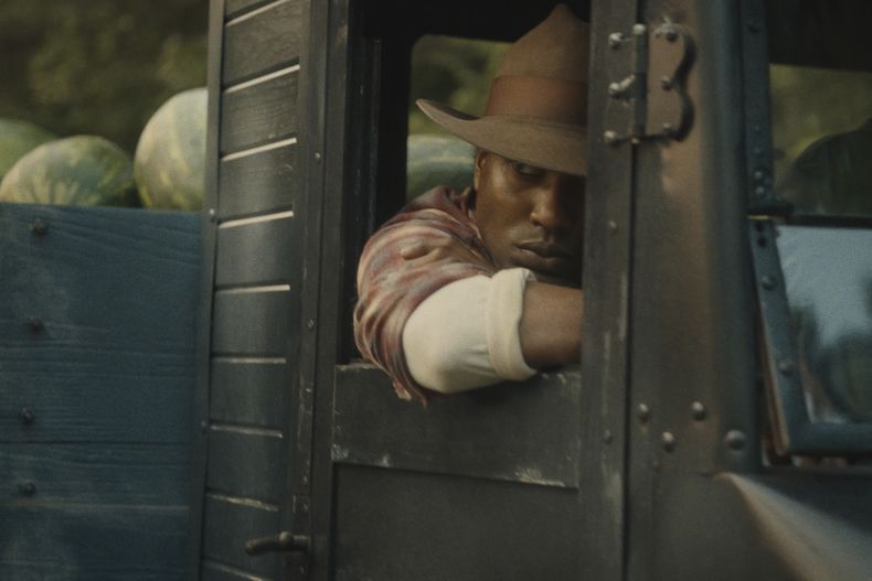 En esta imagen proporcionada por Netflix, John David Washington en una escena de “The Piano Lesson”. (Netflix vía AP)