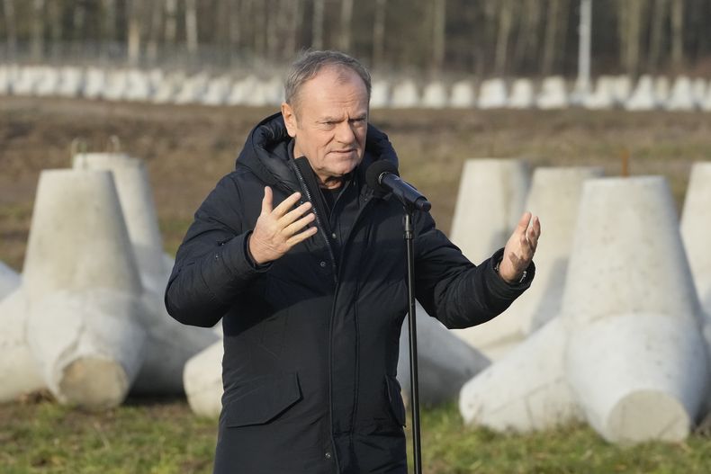 El primer ministro de Polonia Donald Tusk en Dabrowka, Polonia, el 30 de noviembre del 2024. (AP foto/Czarek Sokolowski)