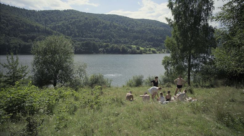 En esta imagen proporcionada por A24, una escena de The Zone of Interest. (A24 vía AP)