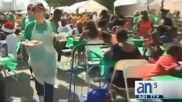 Cena y regalos para desamparados de Miami