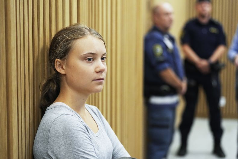 La activista climática Greta Thunberg en el tribunal en Malmo, Suecia, el 24 de julio de 2023. (AP foto/Pavel Golovkin)