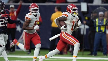 McKinnon define en tiempo extra por Chiefs ante Texans
