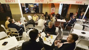 Polonia reabre parcialmente bares y restaurantes