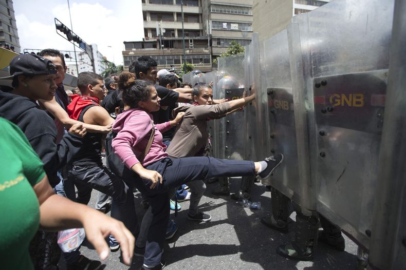 AMS-GEN_VENEZUELA-EL_NEGOCIO_DEL_HAMBRE-0.jpg