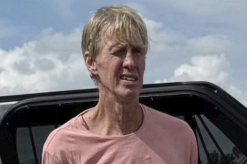 ARCHIVO – En esta imagen, publicada por la comisaría del condado de Martin, Florida, se muestra el arresto de Ryan Wesley Routh, sospechoso de un aparente intento de asesinato contra Donald Trump, el 15 de septiembre de 2024. (Comisaría del condado de Martin vía AP, Archivo)