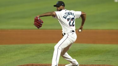 Alcántara domina a los Padres en triunfo de Marlins 3-0