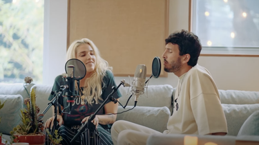 viernes de estreno! sebastian yatra junto a elena rose interpretan un nuevo exito de la musica latina