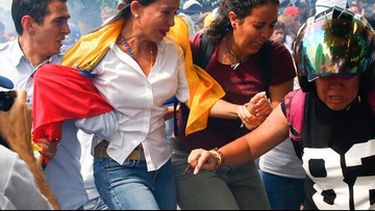 americateve | Se acentúa la polémica en Venezuela luego que el Tribunal Supremo de Justicia respaldará la decisión de retirar la investidura parlamentaria a María Corina Machado.