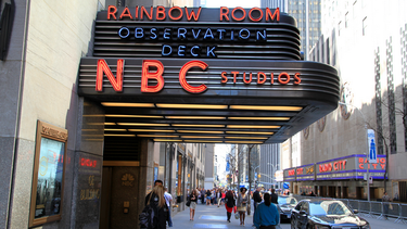 americateve | Según confirmó la señal de noticias en su portal, se trata de un empleado freelance de nacionalidad estadounidense. Hay tres periodistas en cuarentena. En Texas, monitorean 100 posibles casos