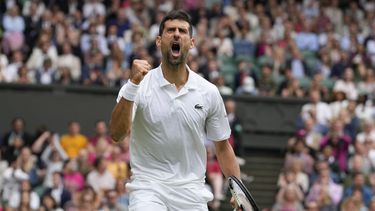 Novak Djokovic festeja tras ganar un punto ante Andrey Rublev en los cuartos de final del torneo de Wimbledon, el martes 11 de julio de 2023, en Londres. (AP Foto/Kirsty Wigglesworth)