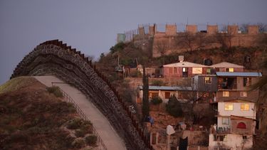 Senador: Pentágono planea asignar dinero para el muro