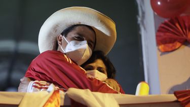 peru: primera dama en fiscalia por indagacion por corrupcion