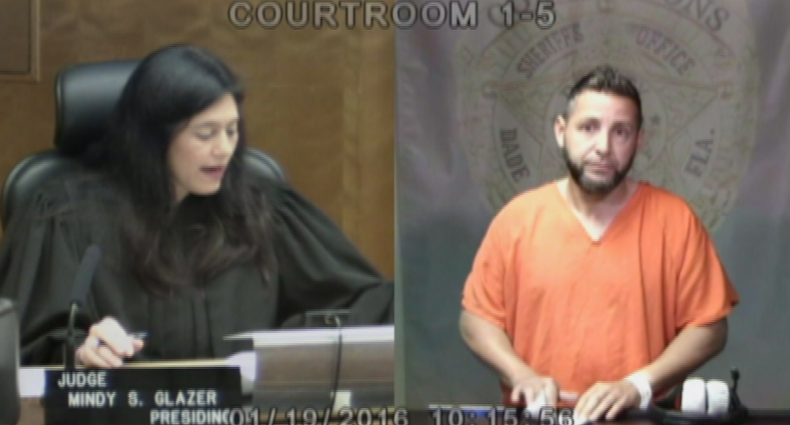 EN CORTE HOMBRE AMENZA CON ARMA.png