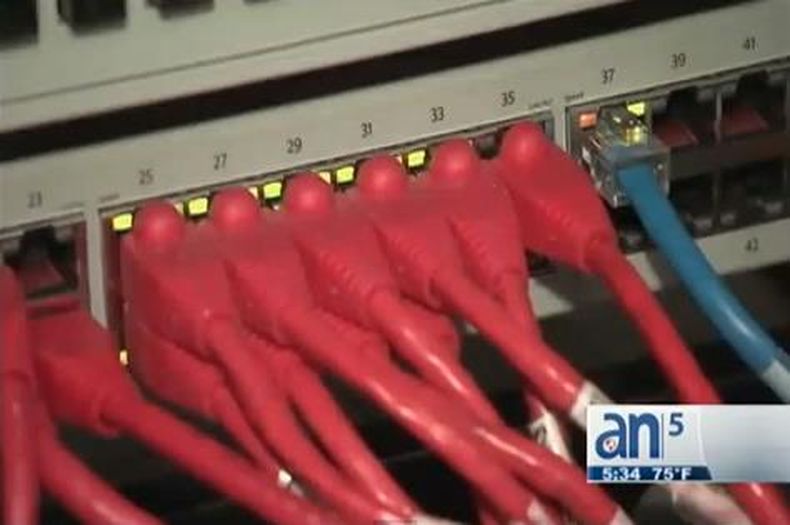 Un juez federal se expresa en contra de los programas de la agencia de seguridad, y los líderes de las empresas de tecnología se ponen firmes.