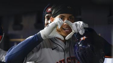 Astros barren a Yanquis y van contra Filis en Serie Mundial