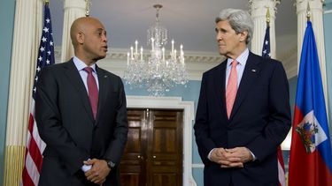 americateve | El secretario de Estado John Kerry se re&uacute;ne con el mandatario de Hait&iacute;, Michel Martelly, en el Departamento de Estado, en Washington, el mi&eacute;rcoles 5 de febrero de 2014. Este jueves se re&uacute;ne con el presidente Barack Obama. (Foto