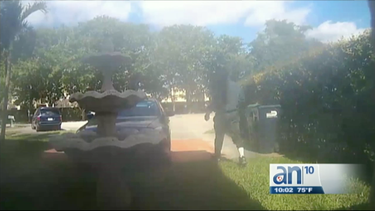 tres ladrones a patadas entran a una residencia del suroeste de miami