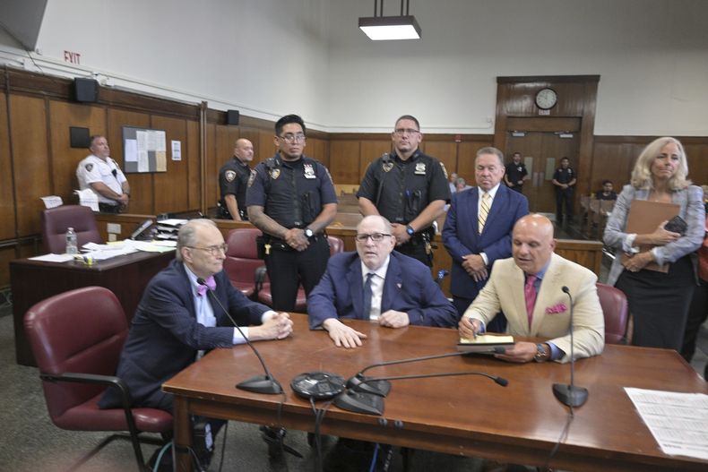 Harvey Weinstein comparece ante el tribunal estatal en Manhattan para ser sentenciado por su condena por agresión sexual el miércoles 13 de agosto de 2025 en Nueva York. (Curtis Means/Pool Photo via AP)