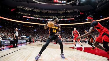 Con 29 puntos de Young, 27 de Murray, Hawks supera a Raptors