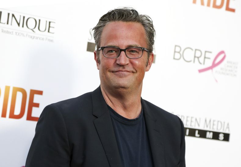 ARCHIVO - Matthew Perry asiste al estreno de Ride en Los Ángeles el 28 de abril de 2015. (Foto Rich Fury/Invision/AP, archivo)