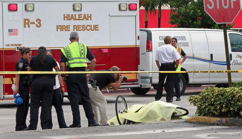 Un ciclista fue atropellado cuando cruzaba la 49 calle en Hialeah.