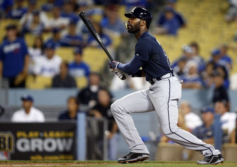 El jugador de los Bravos de Atlanta, Jason Heyward, observa un jonr&oacute;n contra los Dodgers de Los Angeles el 6 de octubre de 2013 en Los Angeles. (AP Photo/Danny Moloshok, File)