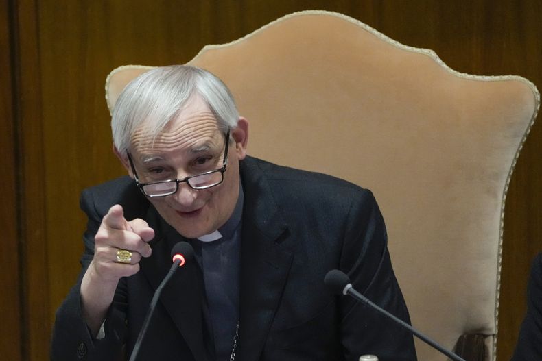 El cardenal Matteo Zuppi habla durante la inauguración de la 77ma Asamblea General de la Conferencia Episcopal Italiana en el Vaticano, el martes 23 de mayo de 2023. (AP Foto/Gregorio Borgia)