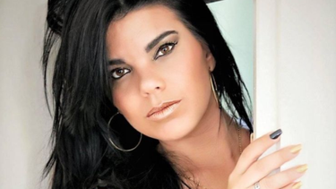 actriz cubana explota contra las escasez en las tiendas en cuc  frente a las  de dolares