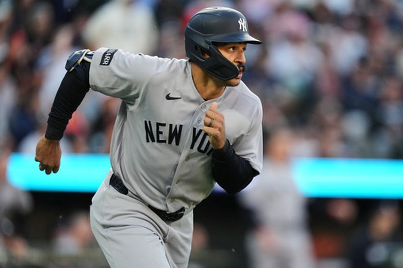 Trent Grisham, de los Yankees de Nueva York, recorre las bases luego de sacudir un jonrón de tres carreras ante los Orioles de Beltimore, el martes 12 de mayo de 2026 (AP Foto/Stephanie Scarbrough)