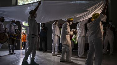 Santeros cubanos advierten y recomiendan sobre 2021