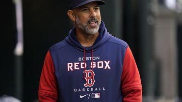 Boston jugará fin de semana sin manager Cora por COVID
