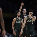 Celtics pierden una gran ventaja antes de remontar a Lakers